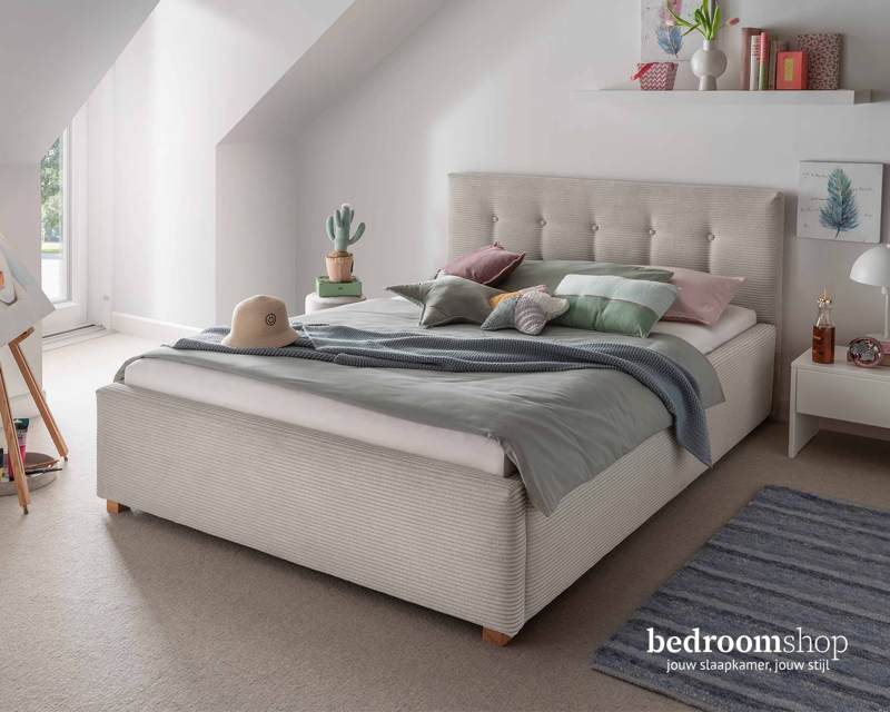 90x200 of 120x200 gestoffeerd bed