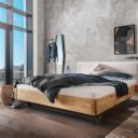 Massief houten bed tweepersoons met beige stof hoofdbord
