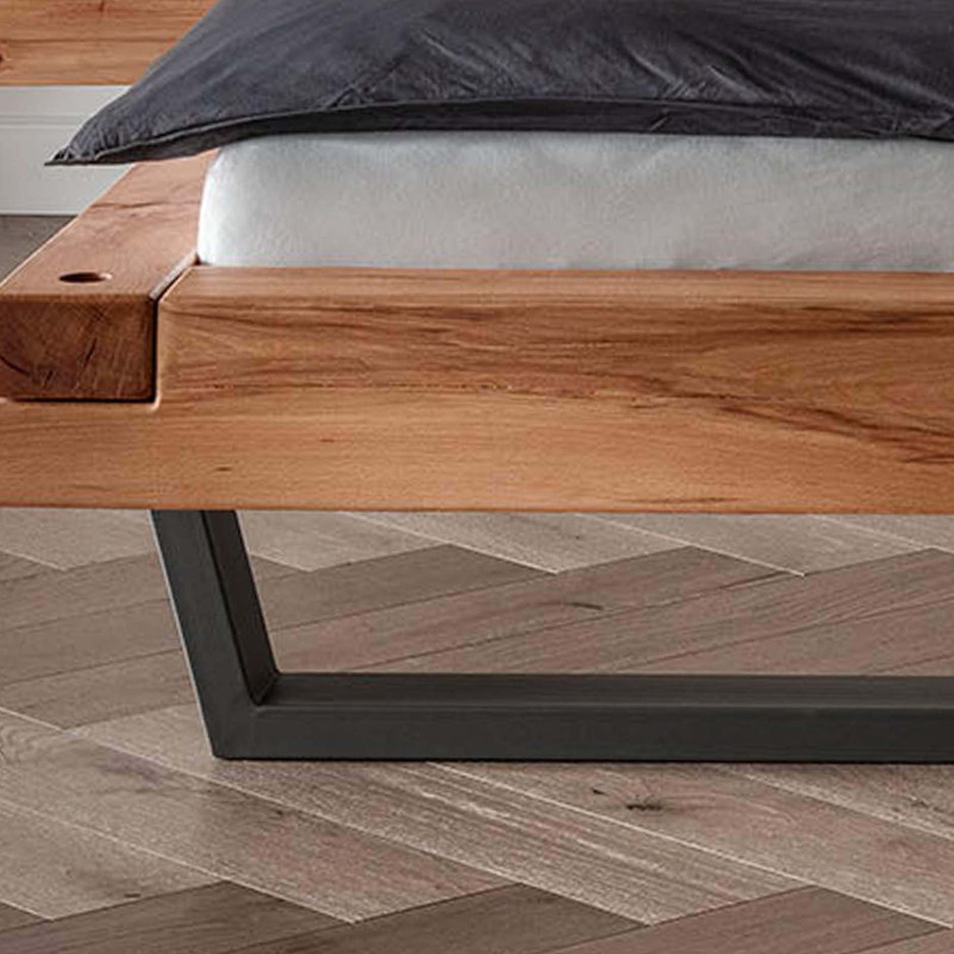 Laag houten bed frame