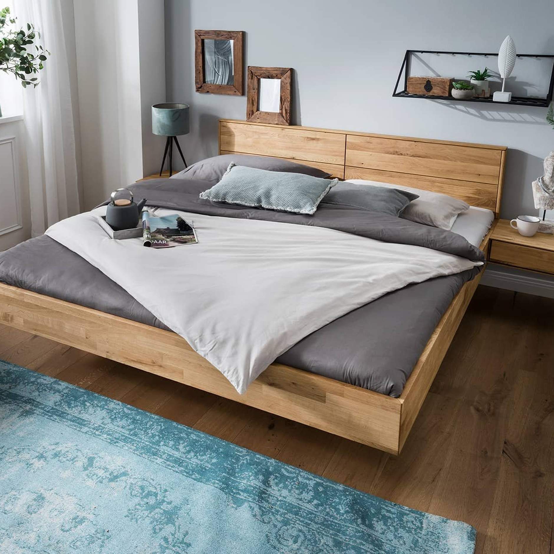 Zwevend eiken bed