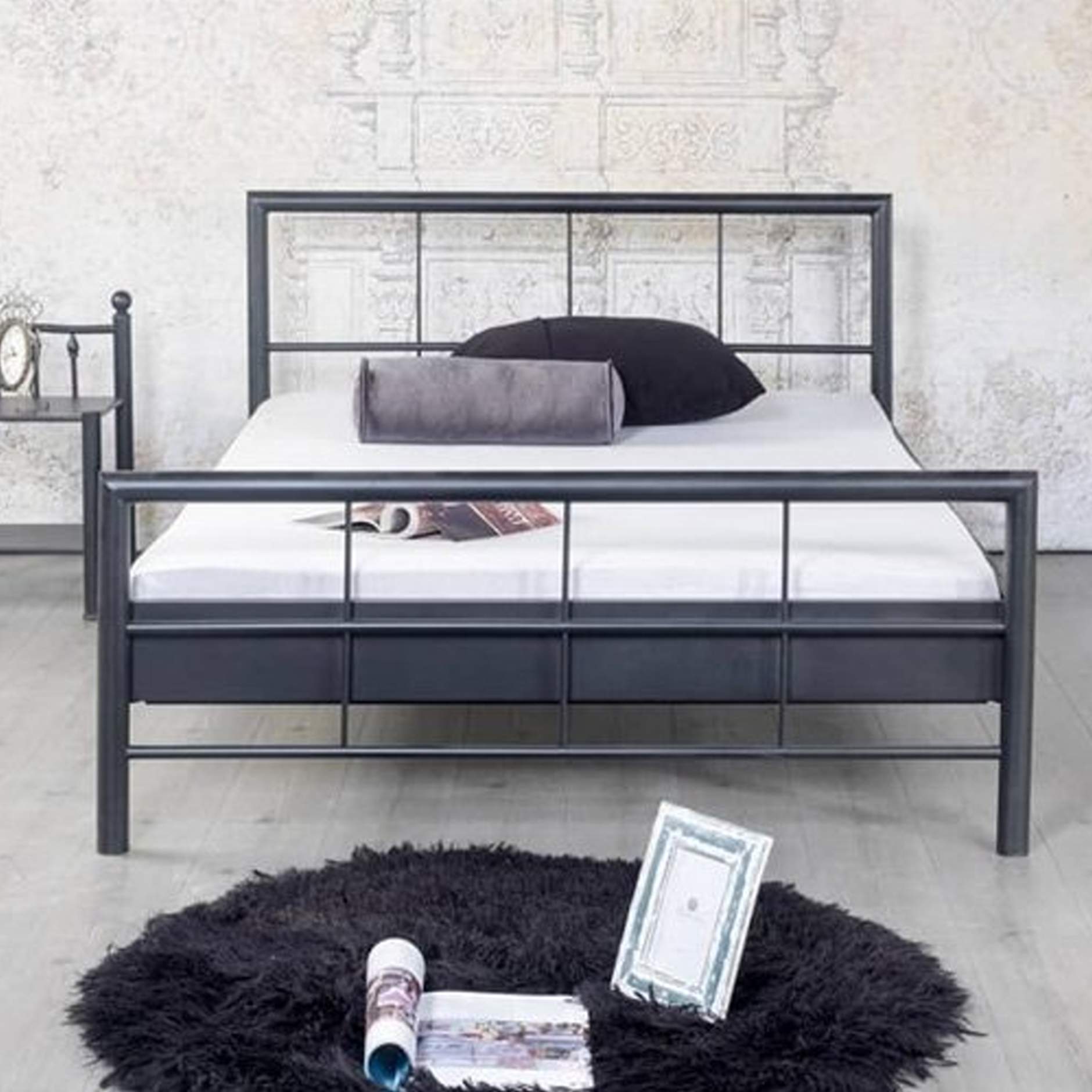 IJzeren bed 140x200